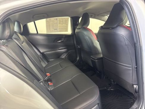 Used 2025 Toyota Prius Plug-In Hybrid FWD image 5