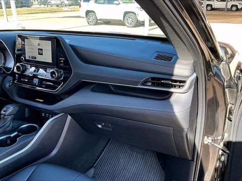 Used 2023 Toyota Highlander XSE image 17