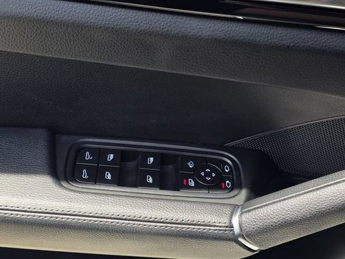 Certified 2023 Porsche Cayenne Coupe AWD/4WD image 23