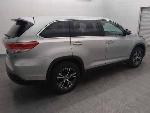 Used 2019 Toyota Highlander LE image 10