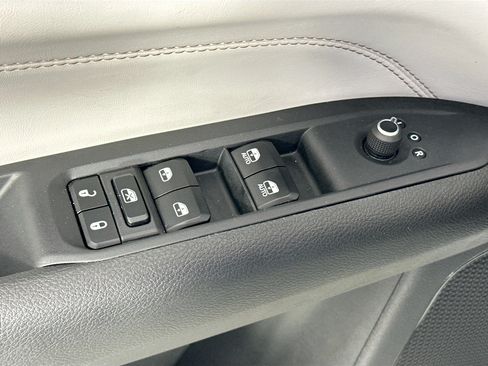 Used 2023 Jeep Compass Limited w/ Elite Group AWD/4WD image 17