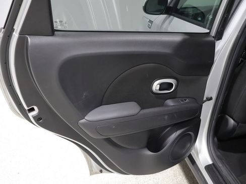 Used 2018 Kia Soul + FWD image 19