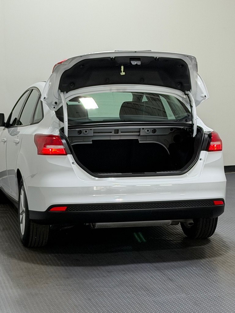 Used 2018 Ford Focus SE FWD image 12