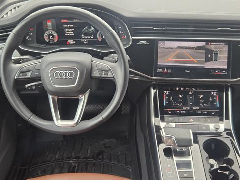 Used 2023 Audi Q8 Premium image 25
