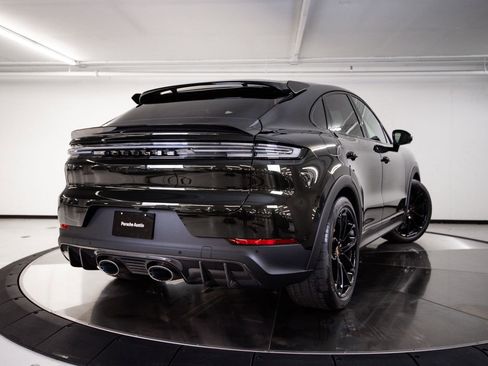 Certified 2025 Porsche Cayenne Turbo GT image 7