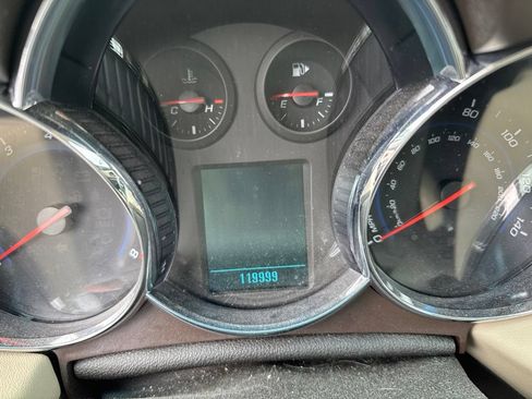 Used 2011 Chevrolet Cruze LTZ FWD image 2