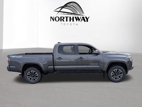 Used 2022 Toyota Tacoma TRD Sport image 3