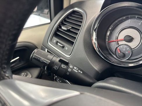 Used 2013 Chrysler Town & Country Touring image 38