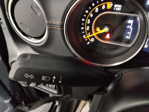 Used 2021 Jeep Gladiator Overland image 14