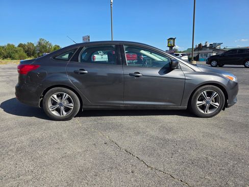 Used 2018 Ford Focus SE FWD image 3