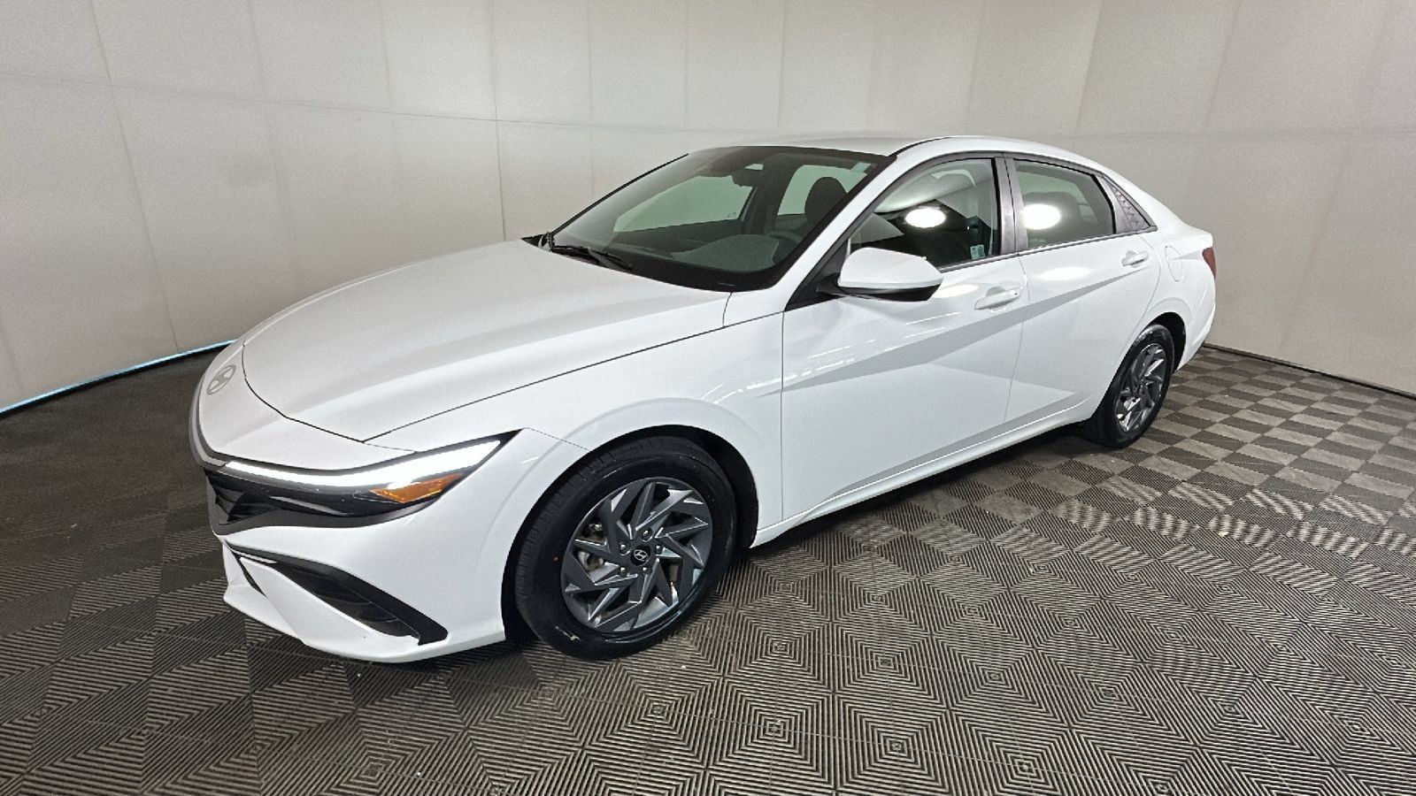 Certified 2024 Hyundai Elantra SEL FWD image 8