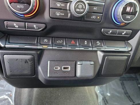 Used 2022 Chevrolet Silverado 1500 LT image 32