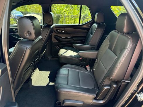 Used 2023 Chevrolet Traverse RS FWD image 35