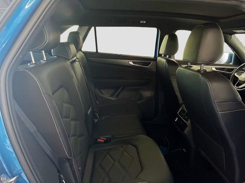 Used 2024 Volkswagen Atlas Cross Sport SE w/ Panoramic Sunroof Package FWD image 27