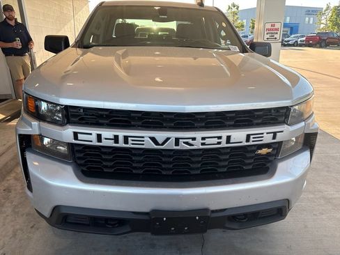Used 2022 Chevrolet Silverado 1500 Custom RWD image 2
