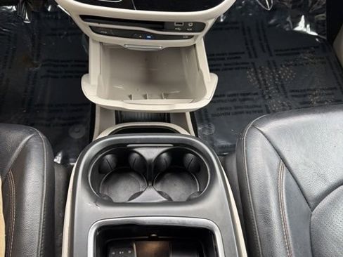 Used 2017 Chrysler Pacifica Touring-L Plus w/ Advanced Safetytec Group image 11