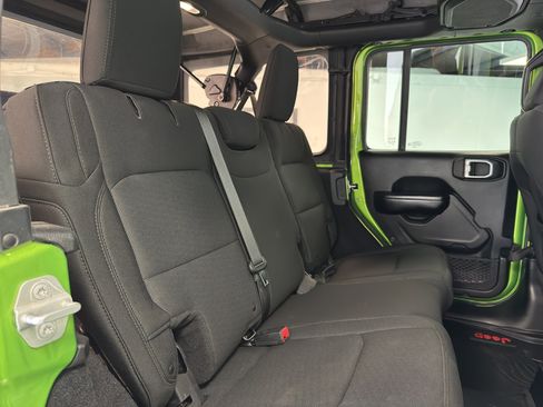 Used 2018 Jeep Wrangler Unlimited Sport S image 31