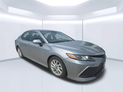 Used 2022 Toyota Camry LE w/ Convenience Package FWD image 8