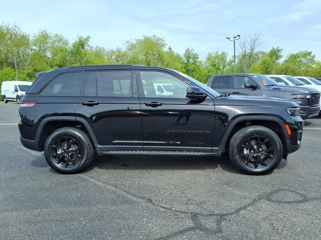 Certified 2024 Jeep Grand Cherokee Altitude AWD/4WD image 8