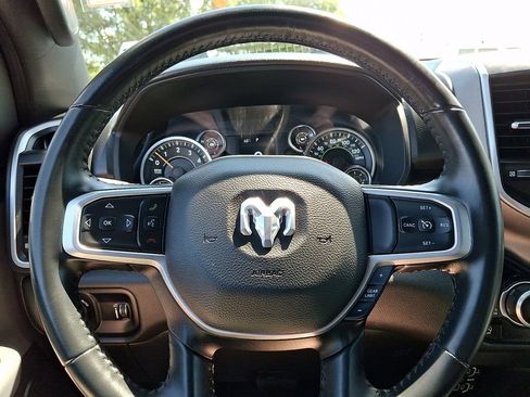 Used 2022 RAM 1500 Big Horn AWD/4WD image 17