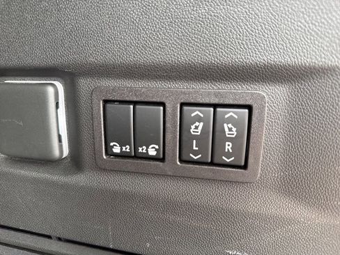 Used 2023 Chevrolet Tahoe High Country image 6