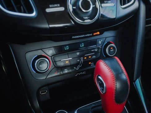 Used 2015 Ford Focus Titanium image 22