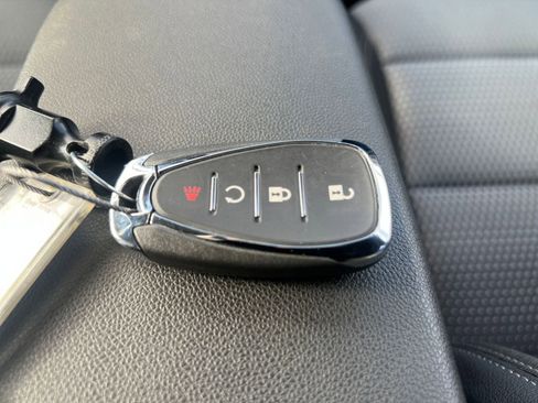 Used 2025 Chevrolet Trax LT w/ LT Convenience Package image 22