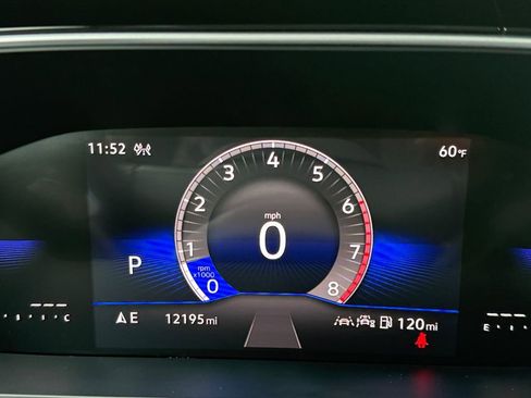Used 2025 Volkswagen Taos SE AWD/4WD image 13