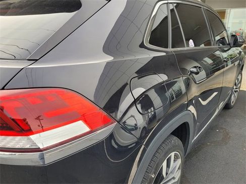 Used 2021 Volkswagen Atlas Cross Sport SEL Premium image 5