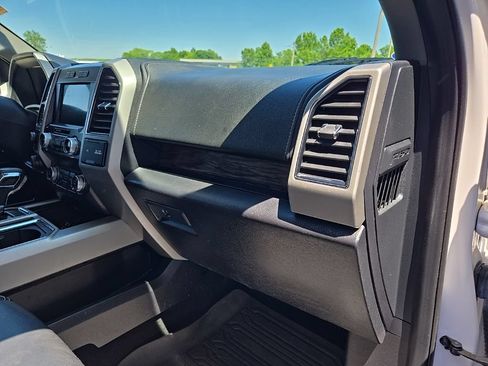 Used 2019 Ford F150 Lariat w/ Equipment Group 502A Luxury AWD/4WD image 26