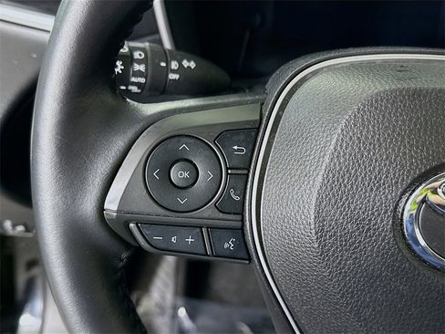 Certified 2022 Toyota Corolla Cross XLE image 21