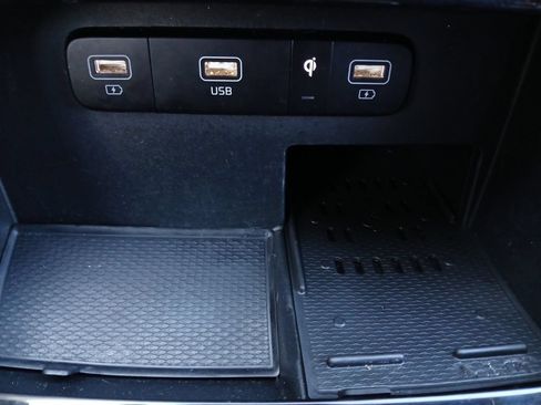 Used 2024 Kia Carnival SX FWD image 6