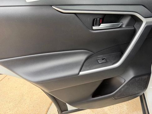 Used 2021 Toyota RAV4 XLE Premium FWD image 12