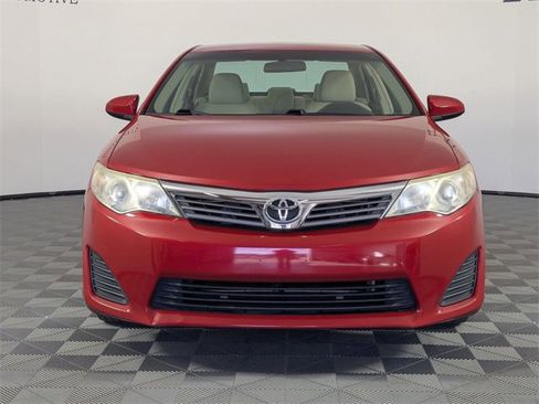 Used 2014 Toyota Camry SE image 3