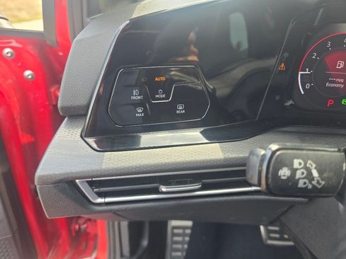Used 2024 Volkswagen GTI SE FWD image 18