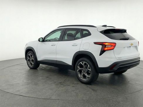 Used 2025 Chevrolet Trax LT FWD image 6