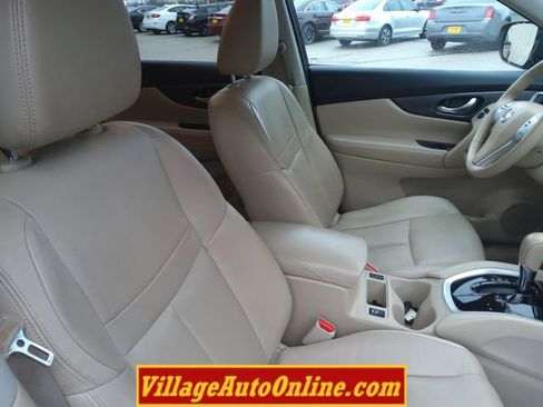 Used 2015 Nissan Rogue SL w/ SL Premium Package image 32