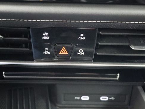 Used 2025 Volkswagen Atlas Cross Sport SE image 24