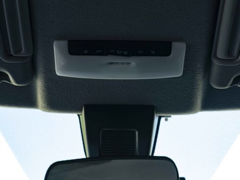 Used 2023 Nissan Kicks SR FWD image 32