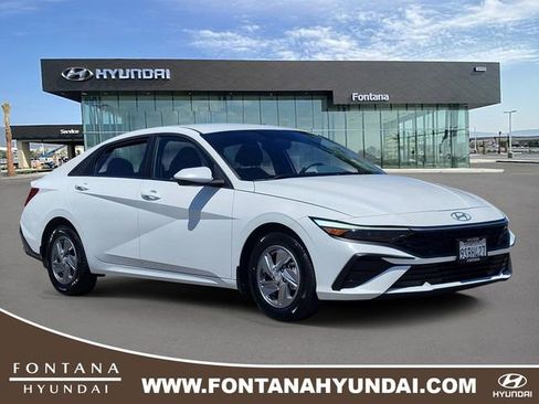 Used 2025 Hyundai Elantra SE image 1