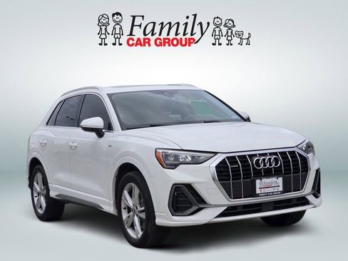 Used 2020 Audi Q3 2.0T Premium w/ Convenience Package AWD/4WD image 2