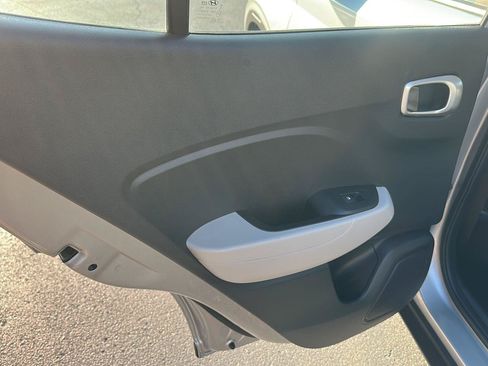 Used 2025 Hyundai Venue SEL FWD image 19
