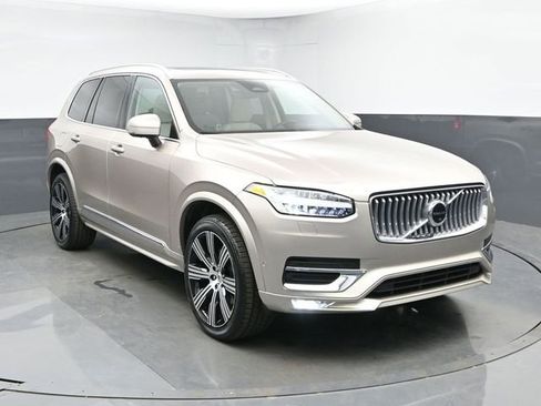 Used 2023 Volvo XC90 B6 Ultimate w/ Protection Package Premier AWD/4WD image 2