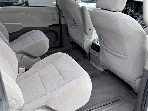 Certified 2020 Toyota Sienna LE image 15