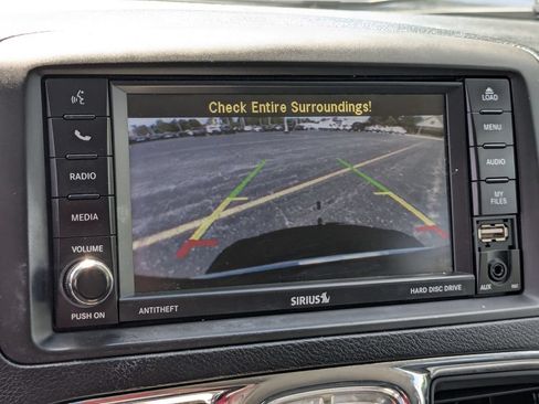 Used 2015 Chrysler Town & Country Touring-L w/ Driver Convenience Group FWD image 18