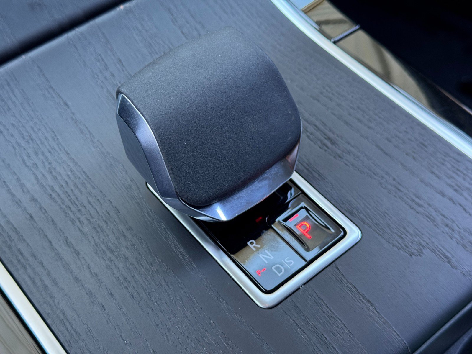 Used 2024 Land Rover Range Rover Velar Dynamic SE AWD/4WD image 32