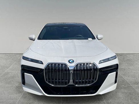 Used 2024 BMW i7 eDrive50 w/ M Sport Package image 8