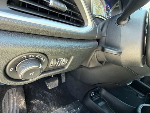 New 2026 Chrysler Pacifica Select FWD image 21