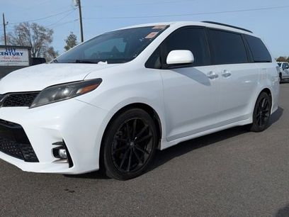 Used 2018 Toyota Sienna SE