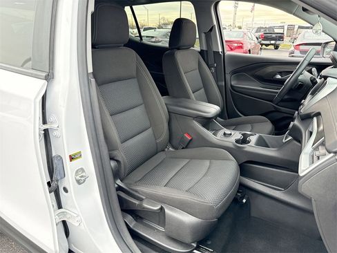 Used 2023 GMC Terrain SLE image 25